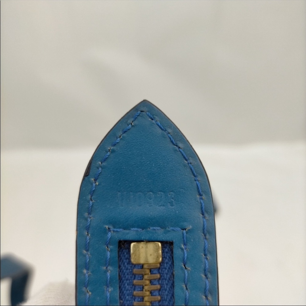 Louis Vuitton Blue Handbag - Picture 8 of 13